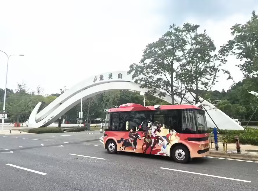 东风悦享开通武汉首条无人驾驶旅游专线