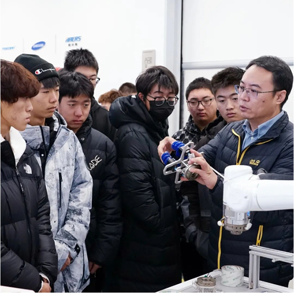 北京电子科技职业学院联合SRT开展“现场工程师联合培养项目”