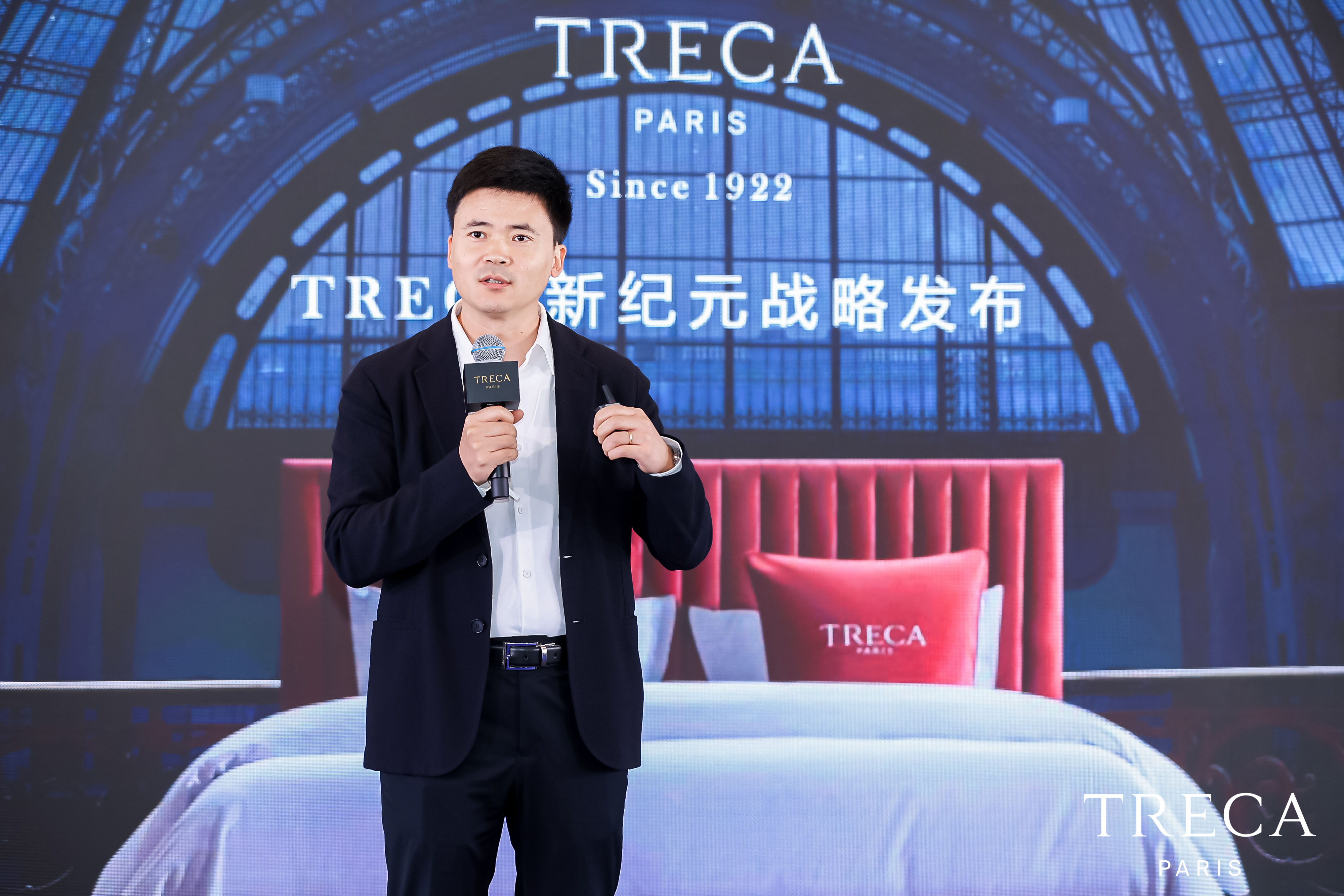 法国崔佧新品发布会于上海公主号游轮启幕，企业家张兰现场为490万床垫打call