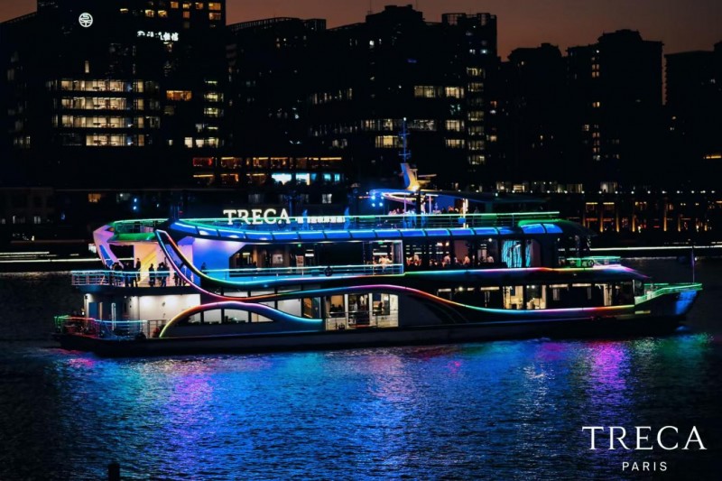 法国崔佧新品发布会于上海公主号游轮启幕，企业家张兰现场为490万床垫打call