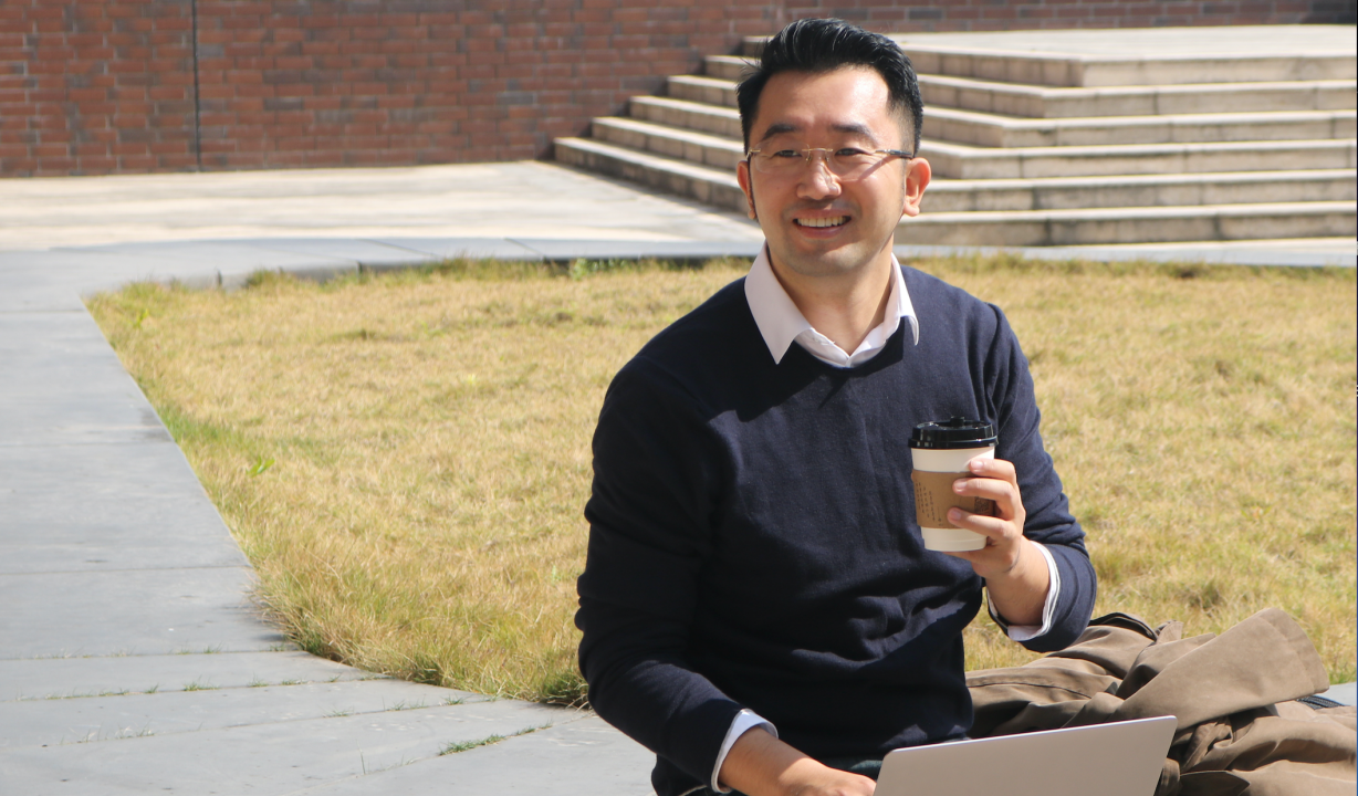 高鹏：用设计驱动未来，用创新赋能教育——未来设计学院院长专访