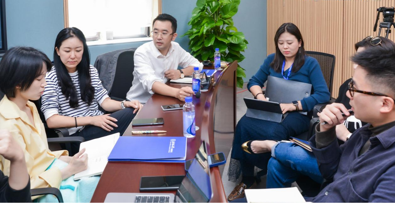 高鹏：用设计驱动未来，用创新赋能教育——未来设计学院院长专访