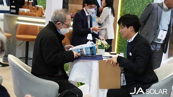 晶澳科技重磅亮相2025年日本国际智慧能源周