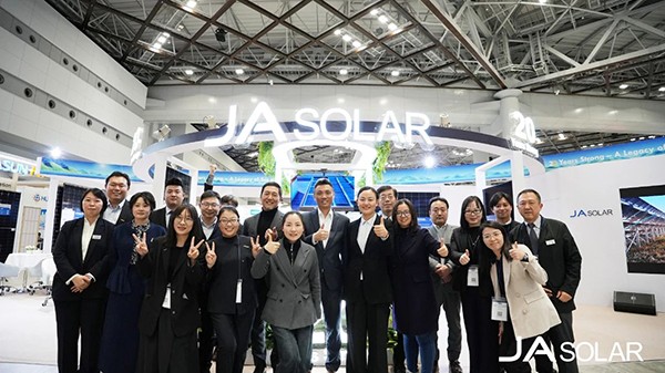 晶澳科技重磅亮相2025年日本国际智慧能源周