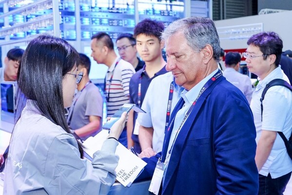 科大讯飞携新品亮相 MWC 上海