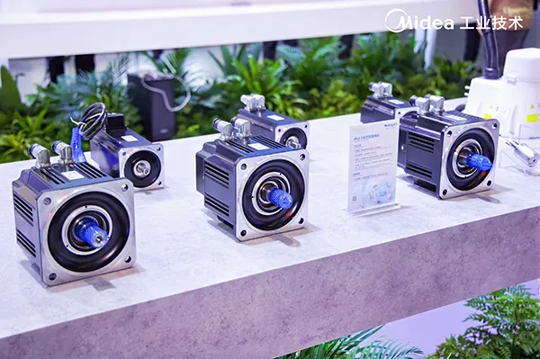 美的工业技术亮相2025工博会